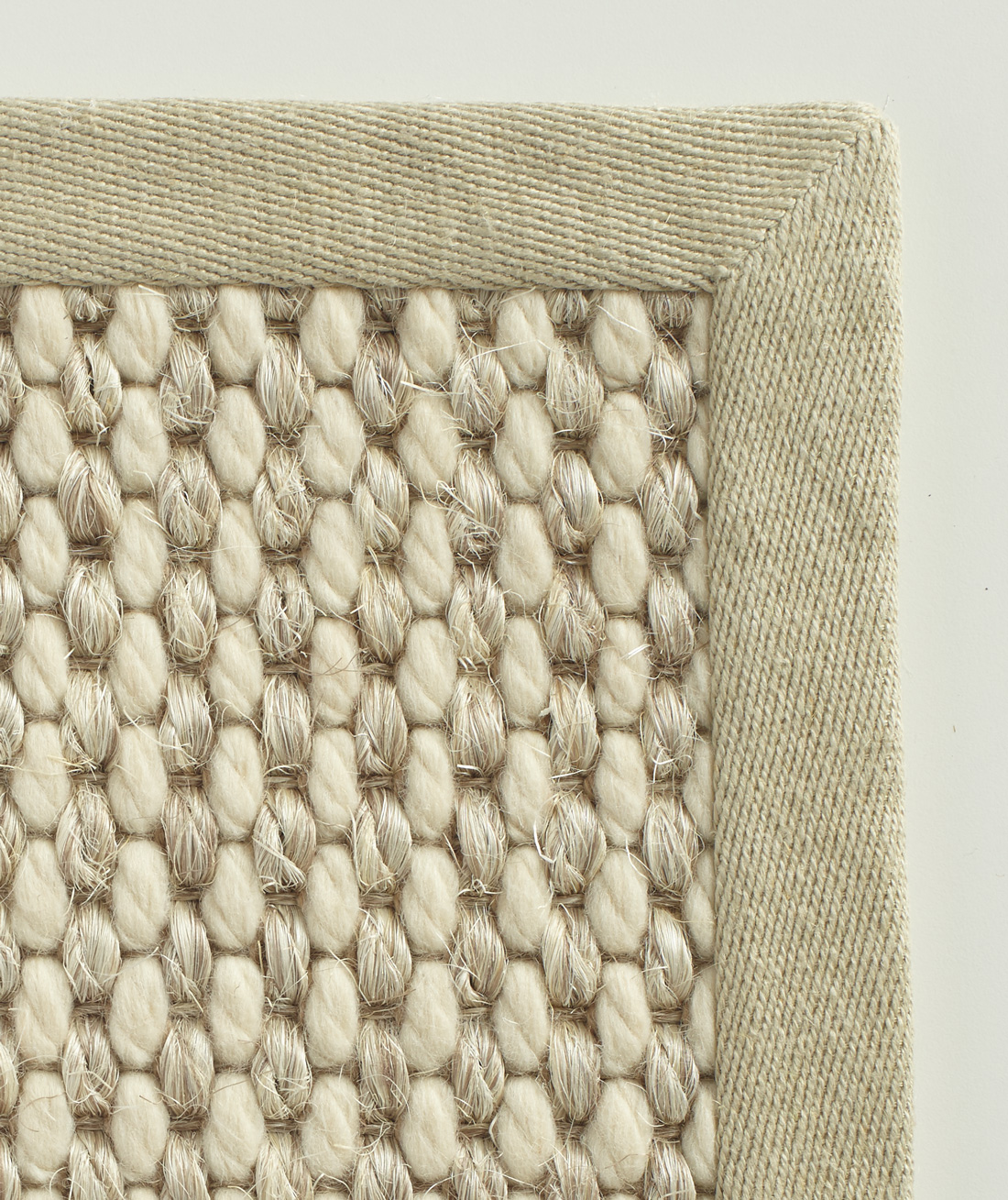 Merida-rugs-finishing-and-seaming-bespoke-binding